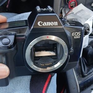 Canon EOS 650 is a significant 1987 35mm SLR film camera